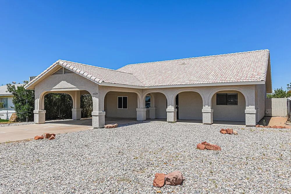 3 bed, 2.0 bath, 2207 sqft, $2,525 — Photo 3
