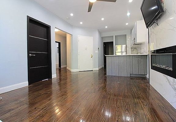 2nd image of 952 Bergen St #B6