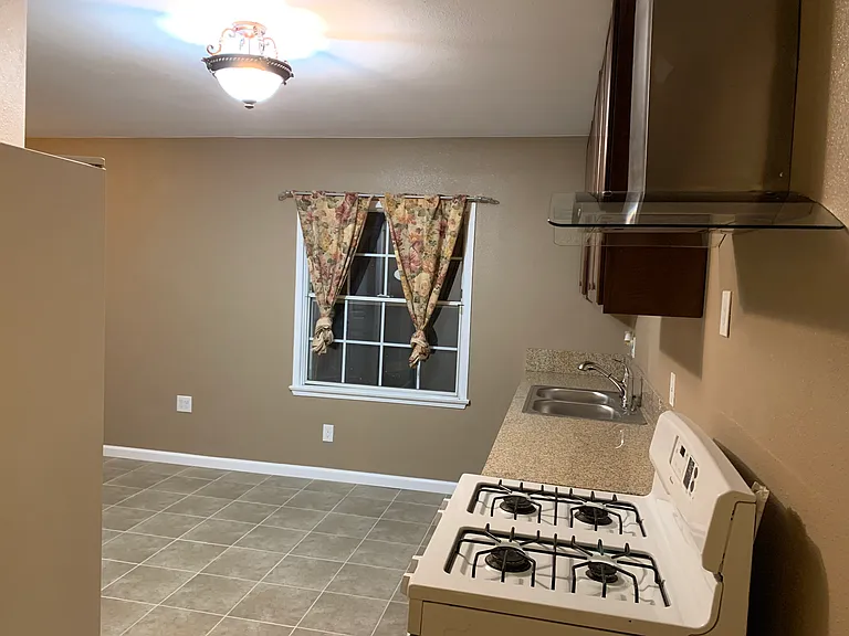 1832 E Carson St #1 — Photo 3