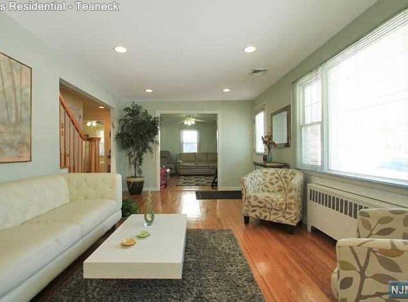2nd image of 1116 Boulevard