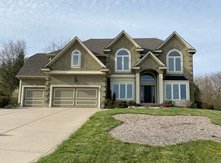 901 SE Willow Ridge Dr, Blue Springs, MO 64014