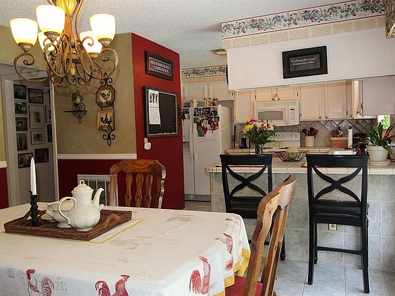 4th image of 22631 Elsinore Dr