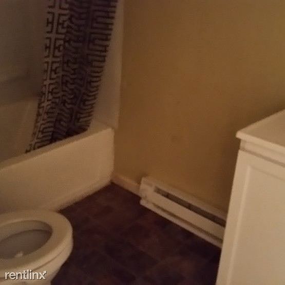 2nd image of 3037 1/2 S Lyons Ave
