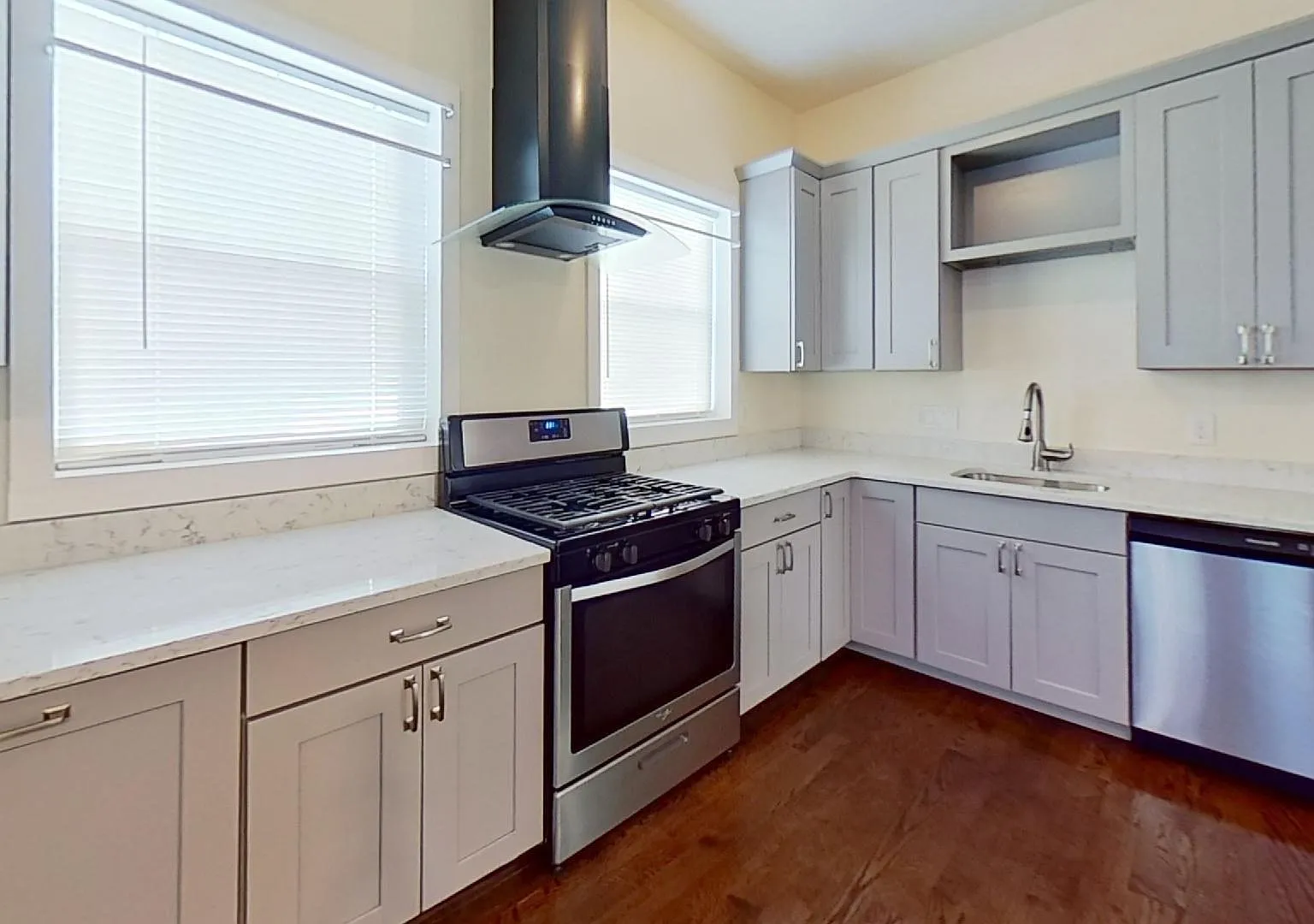 3 bed, 1.5 bath, 1200 sqft, $3,400 — Photo 3