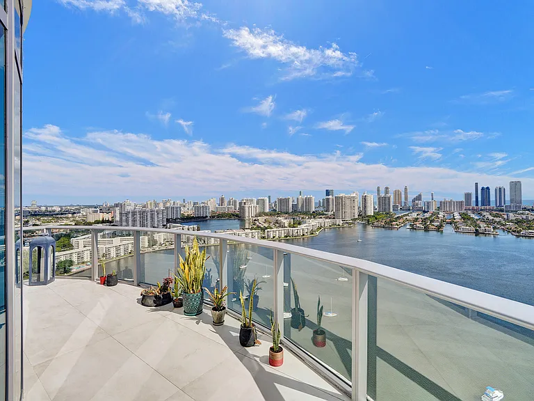 17301 Biscayne Blvd — Photo 48