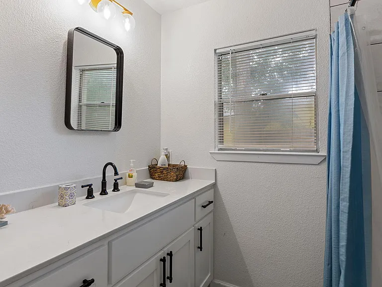 201 Fairlane Dr — Photo 20