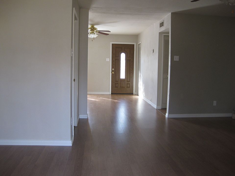 1st image of 133 Astoria Dr