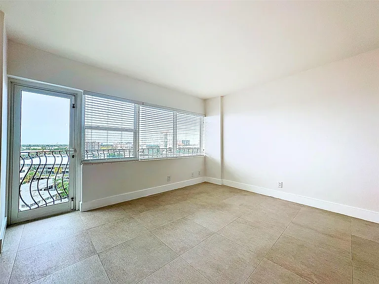 3250 NE 28th St #809 — Photo 6