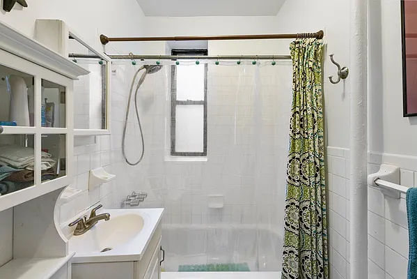 Sold by Nest Seekers International | media 5