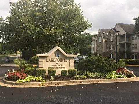 9808 Lake Pointe Ct #301