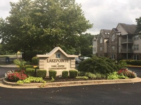 9808 Lake Pointe Ct APT 301, Upper Marlboro, MD 20774