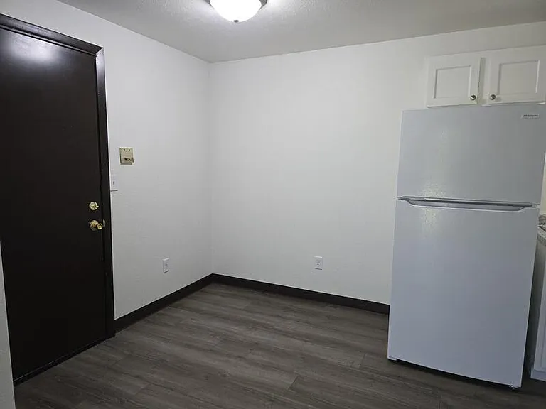 545 Spinnaker Ln #F — Photo 7