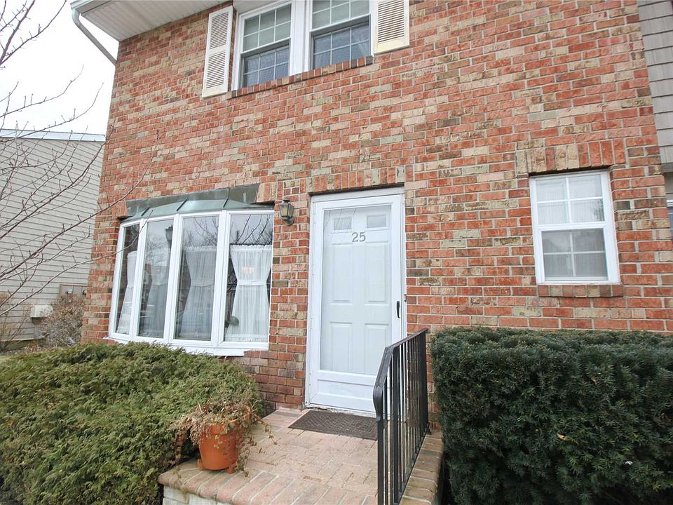 1st image of 25 Woodlake Dr E