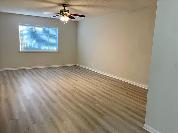 5th image of 2424 SE 17th St #2424211B