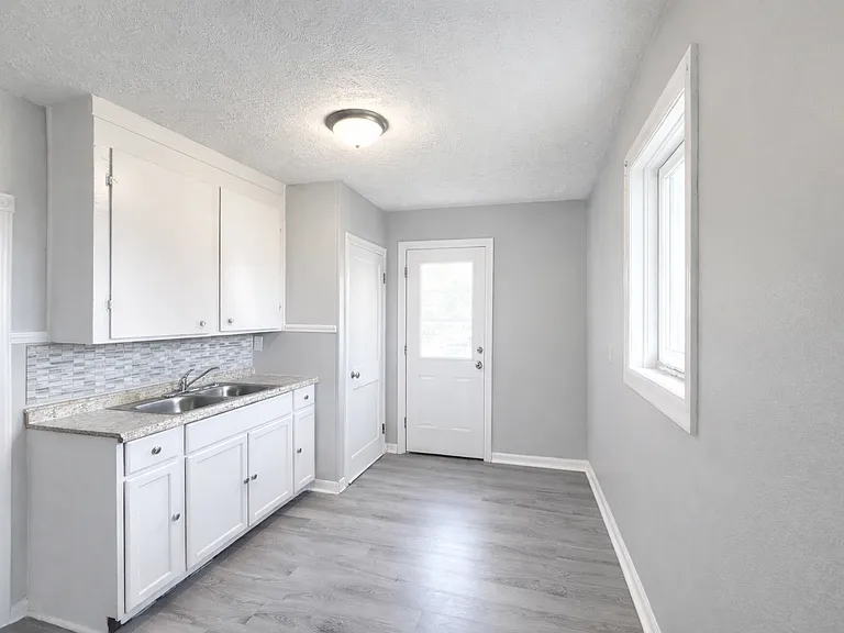 1524 Tanner Ave SW — Photo 3