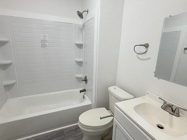 2115 Avenue F — Photo 7