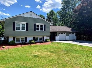 8 Clinton Ct, Monroe, NY 10950