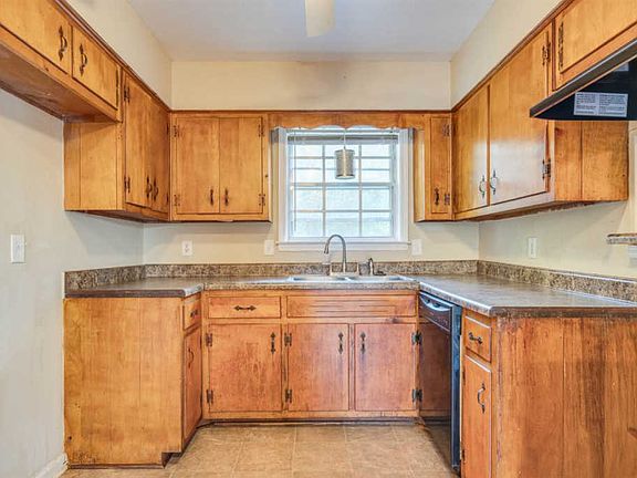 3rd image of 5119 Longacre Ave