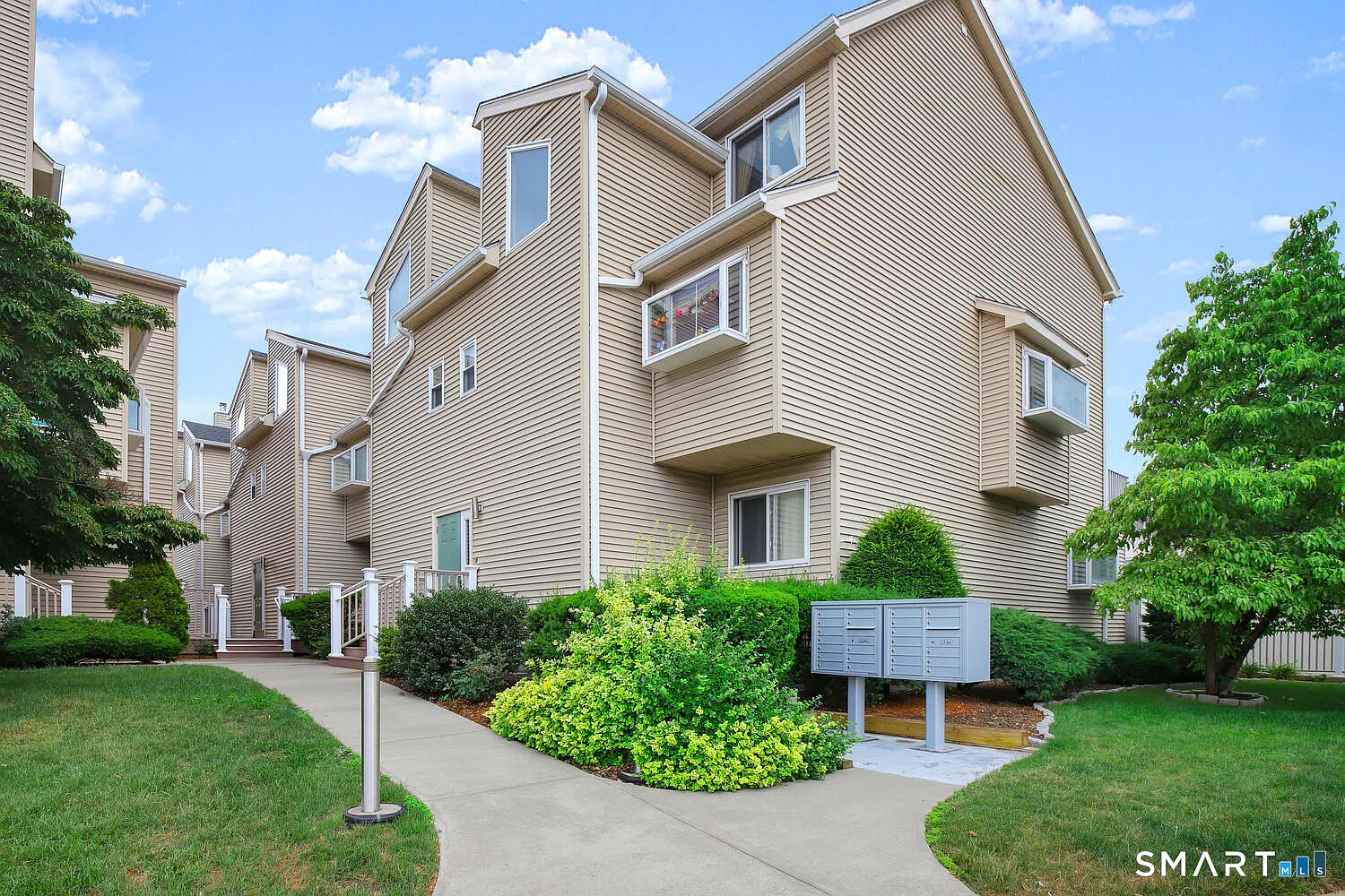 2 bed, 1.5 bath, 1630 sqft, $3,800 — Photo 1