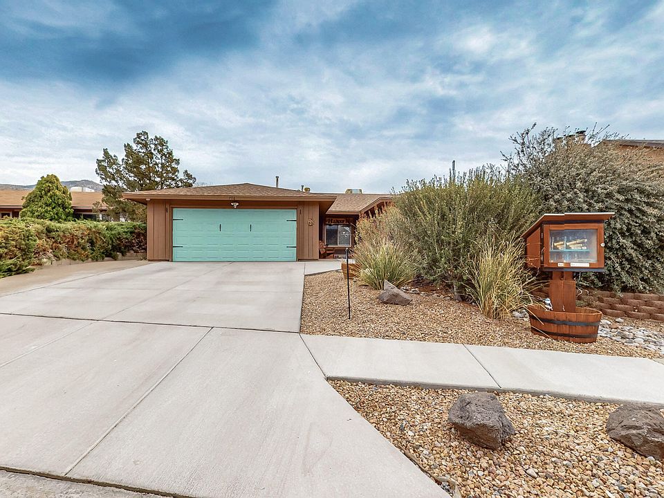 1st image of 708 Vista Abajo Dr NE
