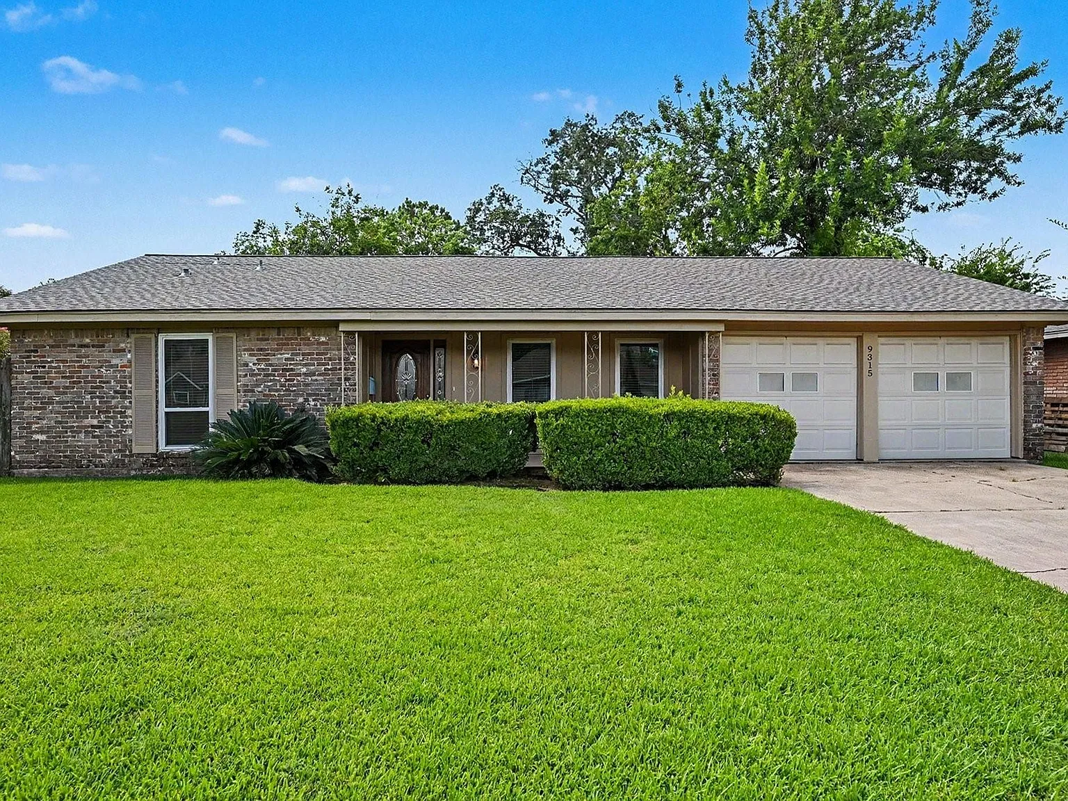 3 bed, 2.0 bath, 1428 sqft, $1,900 — Photo 1