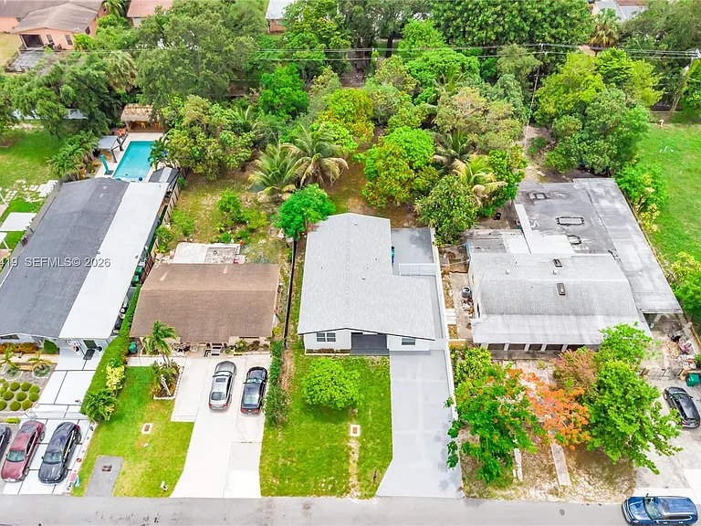 2600 NW 108th St — Photo 46