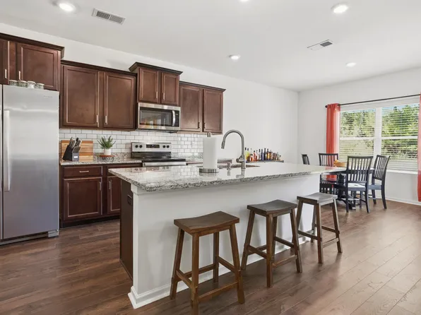 673 Johnnys Cv, Leeds, AL 35094