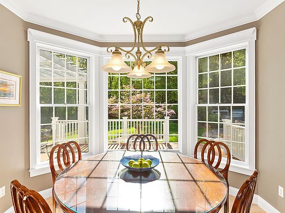 5th image of 19 Ailish Ln