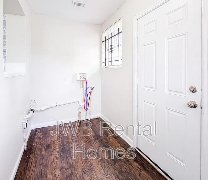 4305 Springfield Blvd — Photo 10