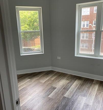 4th image of 7556 S Kenwood Ave #3