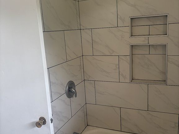 3rd image of 120 Skokiaan Dr APT 6
