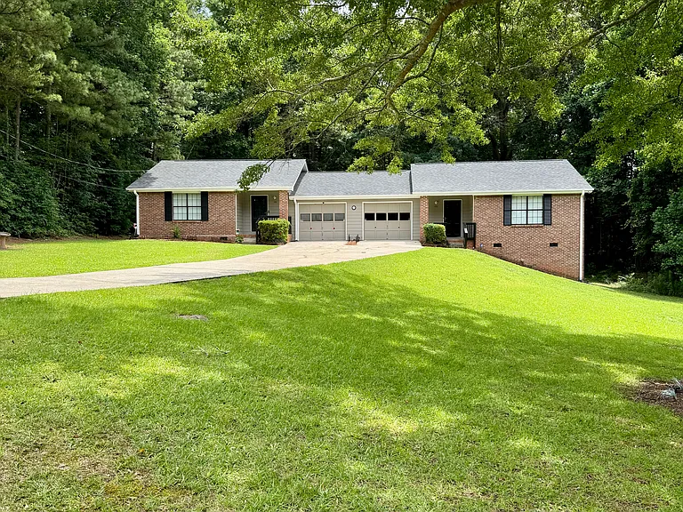 170 Chesapeake Dr — Photo 1