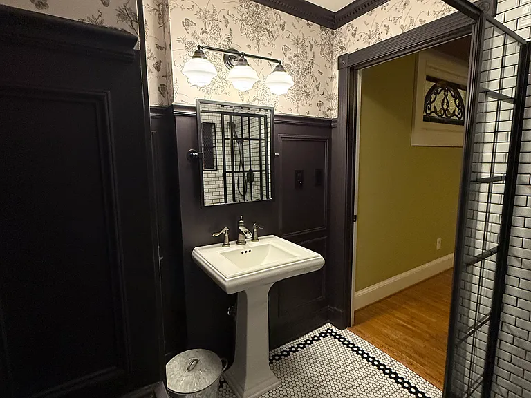 2501 Roswell Ave #102 — Photo 24