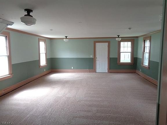 5th image of 18 Woodsedge Ave