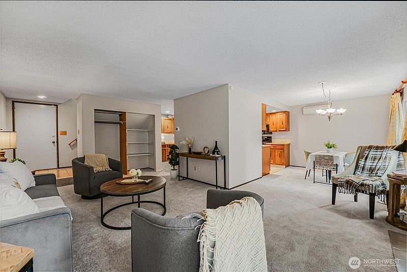 5th image of 2702 Fir Street SE