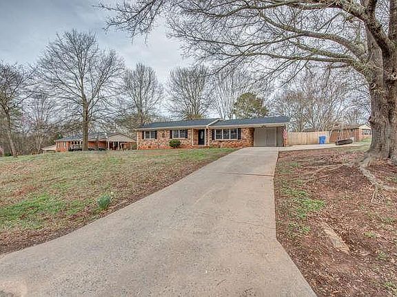 2nd image of 3016 Arnold Dr