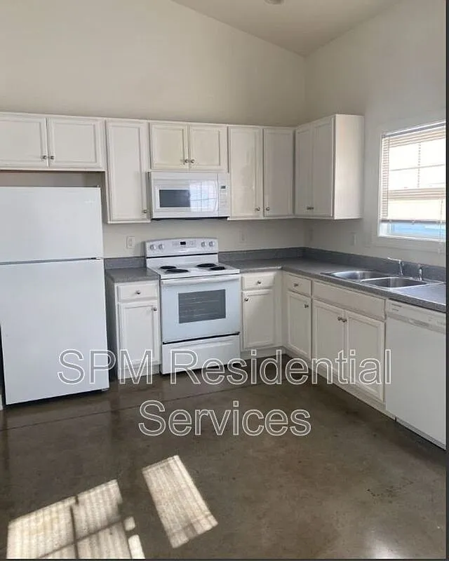 1 bed, 1.0 bath, 900 sqft, $1,325 — Photo 2