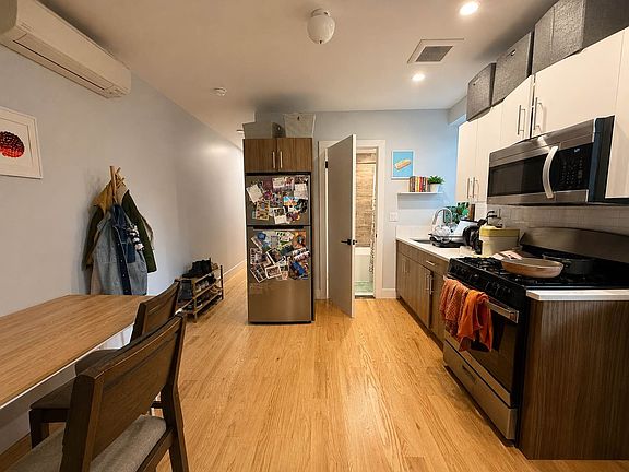 4th image of 565 Saint Johns Pl APT 3R