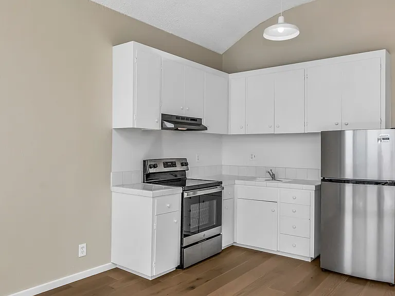 642 Alvarado — Photo 4