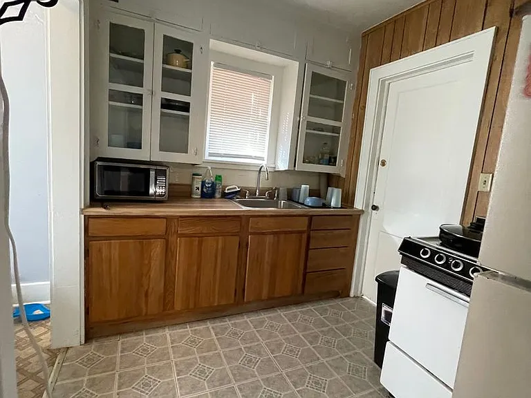 842 S Flood Ave — Photo 8