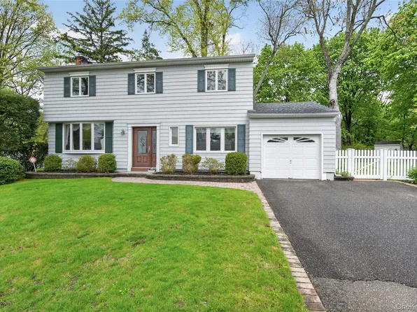 1 Tufts Place, Greenlawn, NY 11740