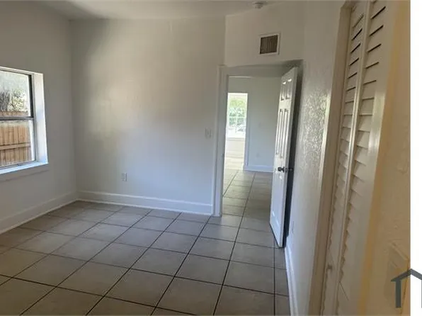 2010 NW 31st St, Miami, FL