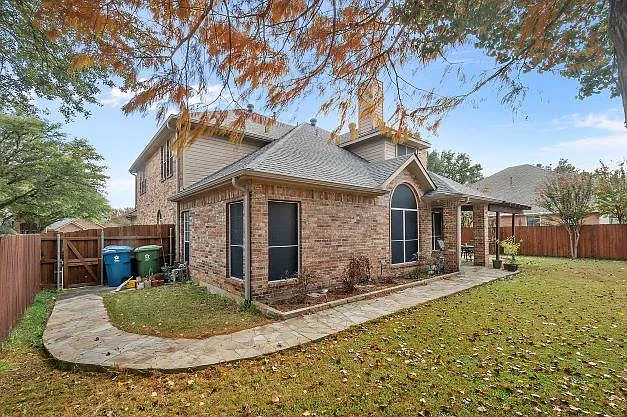 4 bed, 2.5 bath, 3361 sqft, $3,400 — Photo 3