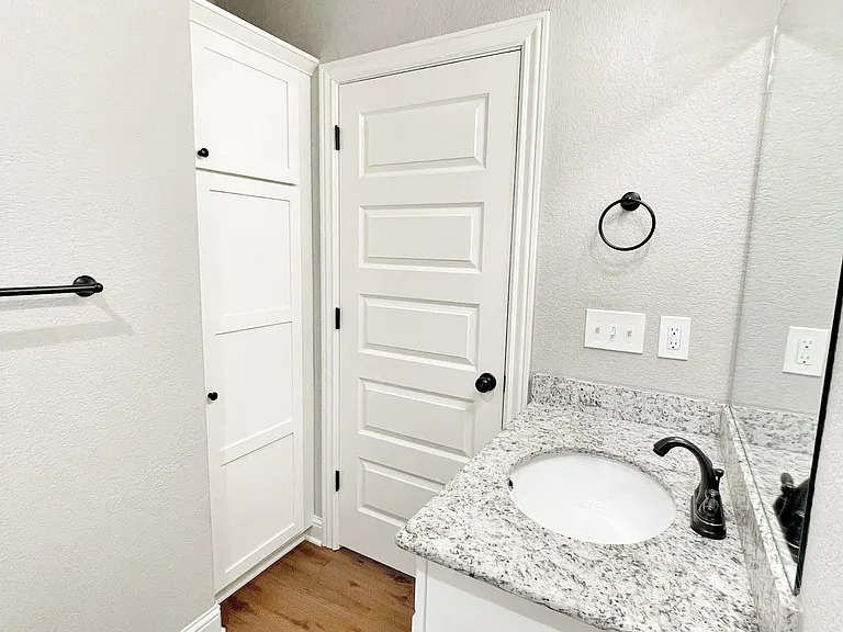 530 Captain Hopkins St — Photo 33