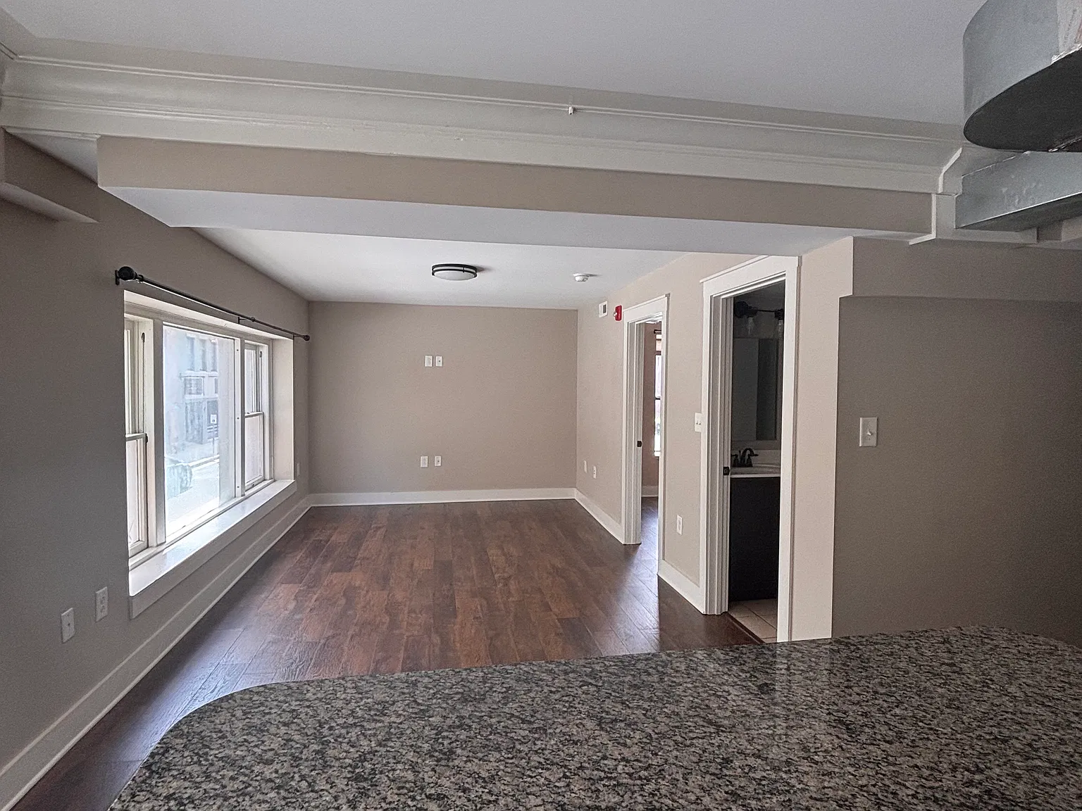 2 bed, 900 sqft, $1,500 — Photo 1
