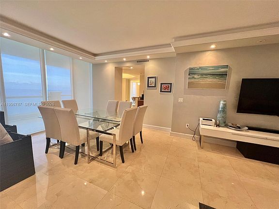 4th image of 17875 Collins Ave #4305