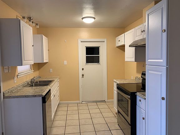 5th image of 102 S Dewberry Dr
