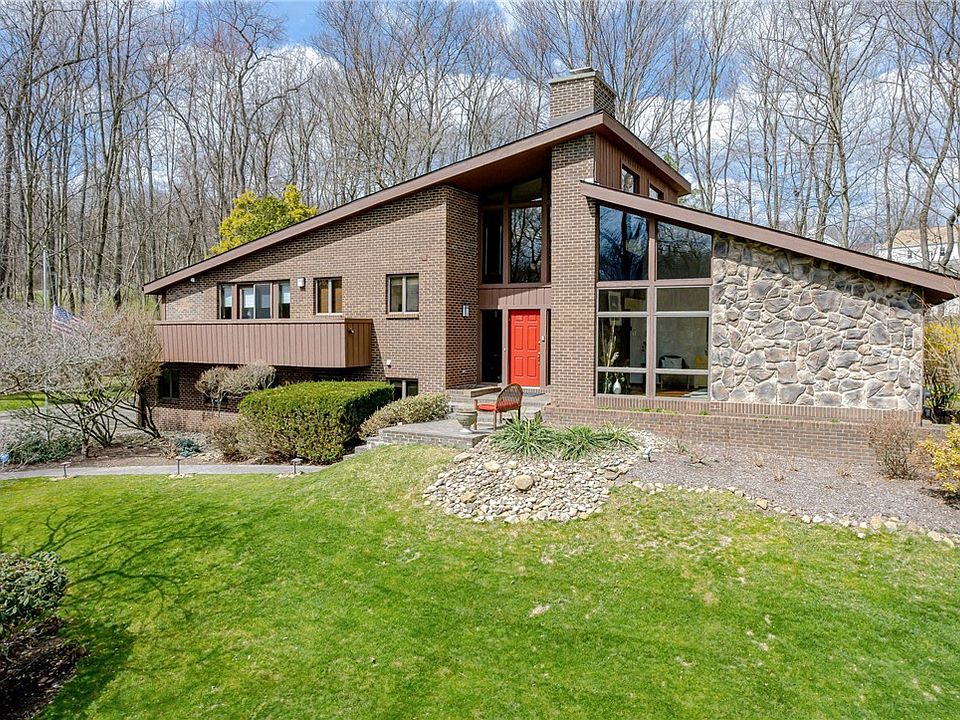 1st image of 23 Hampshire Dr