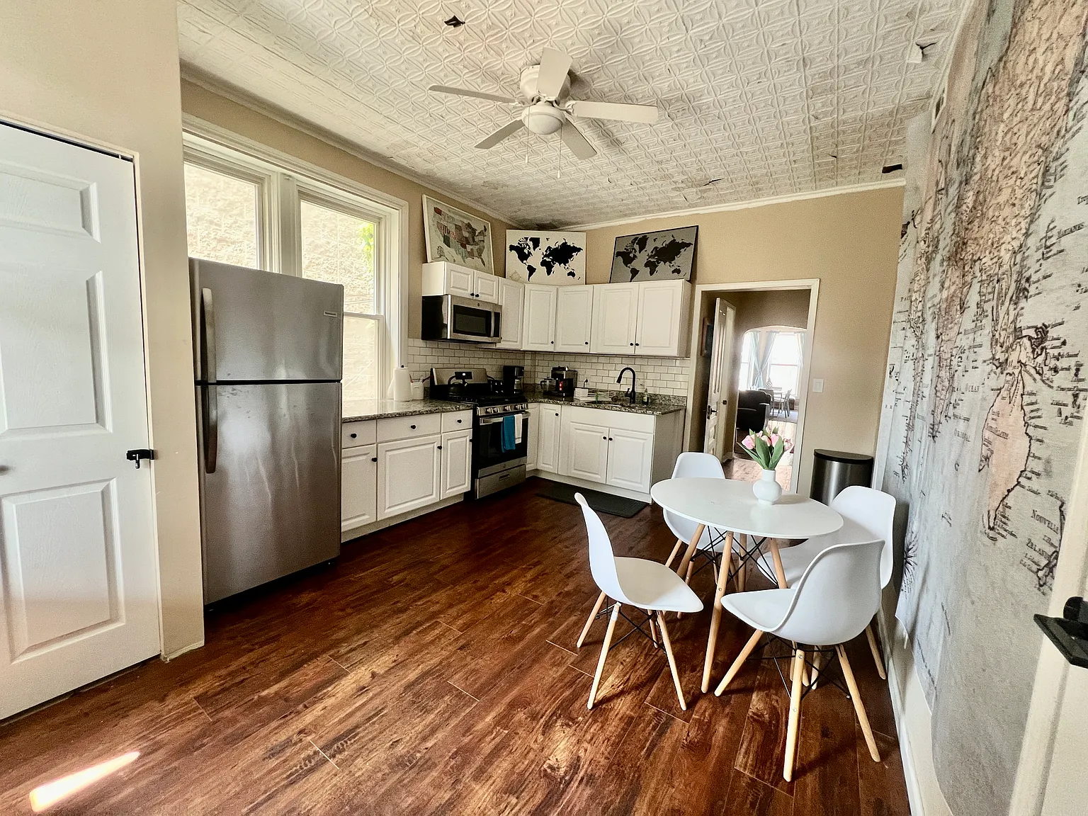 3 bed, 1500 sqft, $3,300 — Photo 3