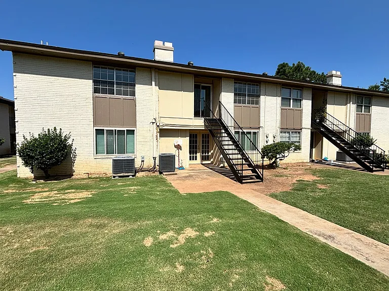1717 E Lindsey St — Photo 30
